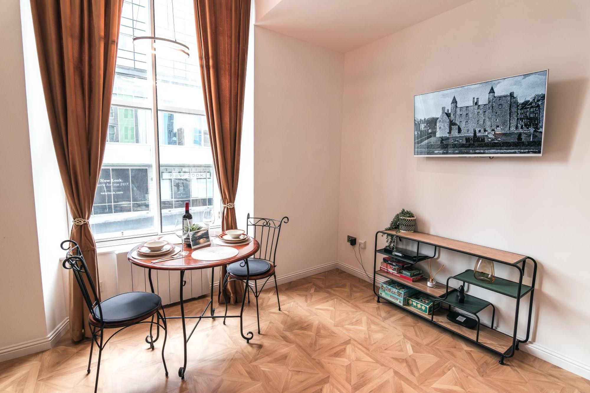 Modern Apartment In Aberdeen City Centre, Guild Street, Free Wifi Exterior photo
